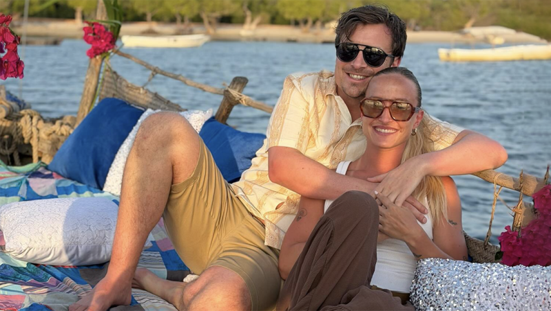 Zon, zee en stijl zonder moeite: zo doen Destadsbader en zijn lief het