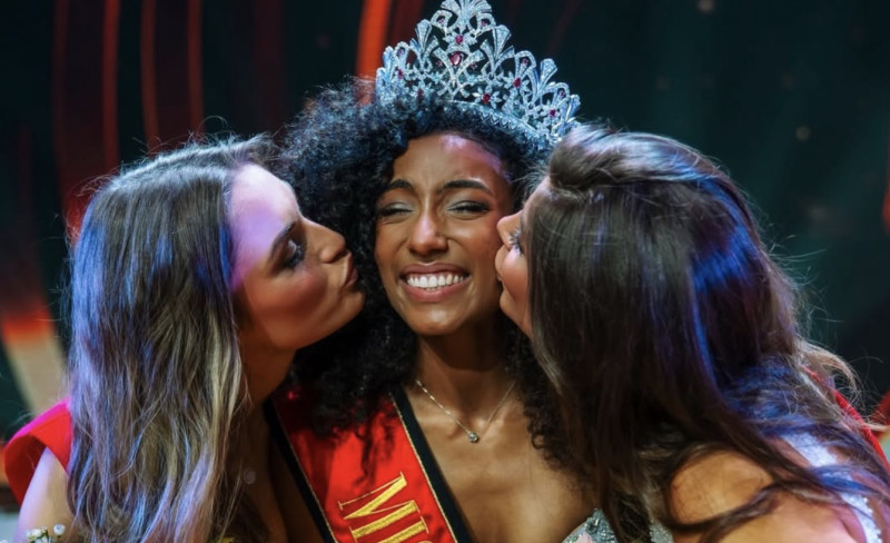 De Miss België-reboot: van drama naar schuimbad, en Olga mag de boel komen herstellen