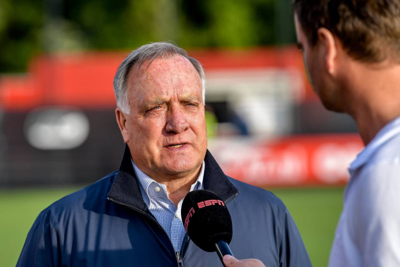Shock bij Curaçao: Dick Advocaat stapt op net voor het WK, ex-Anderlechttrainer neemt de fakkel over