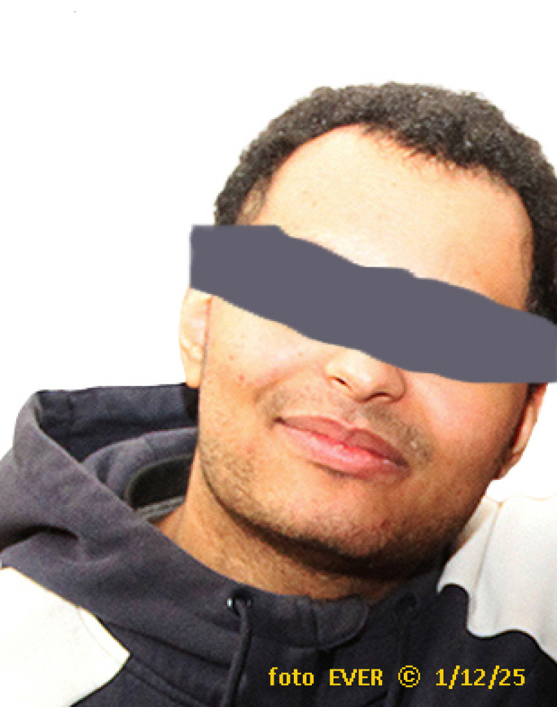 Gevangenis Hasselt : Gedetineerde werd tijdens de wandeling door 15 medegevangenen gemolesteerd. Kan justitie haar gedetineerden niet beschermen tegen agressie ?