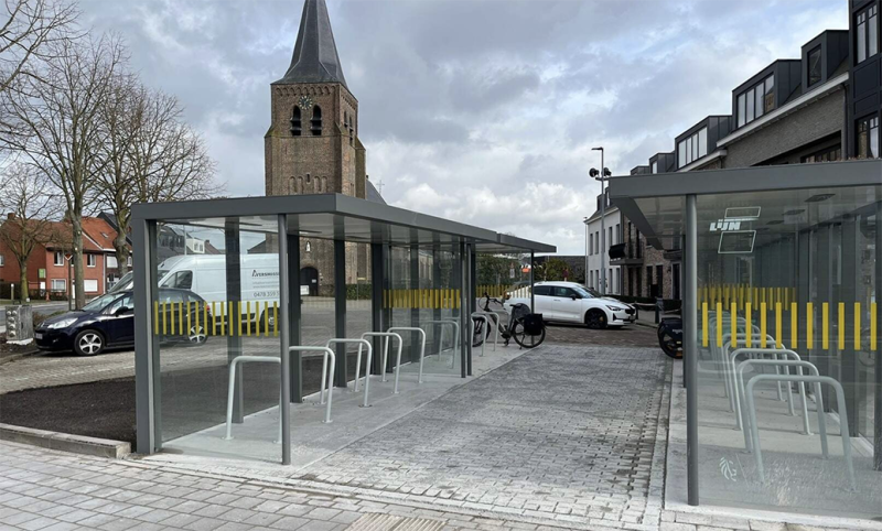 Overdekte fietsenstalling in het centrum van Ravels