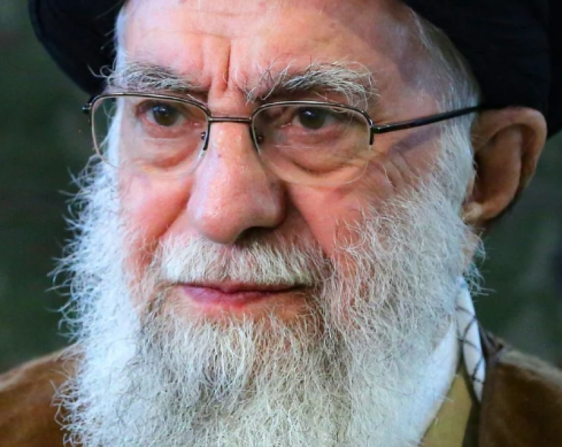 Dit is échte reden waarom VS en Israël Iran zouden aanvallen: Khamenei keurde ontwikkeling van compacte kernkoppen voor ballistische raketten goed