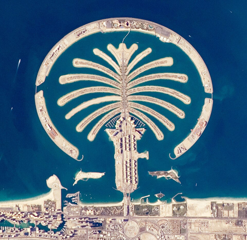 Aanval op Iran: beroemde Palm Jumeirah hotel in Dubai getroffen door drone