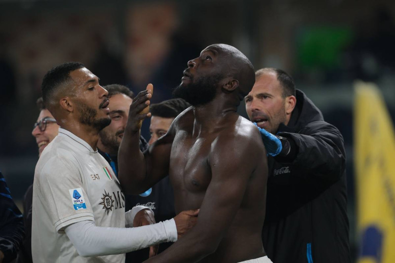 🎥Hij is eindelijk terug! Emotionele Lukaku barst in tranen uit na verlossende goal