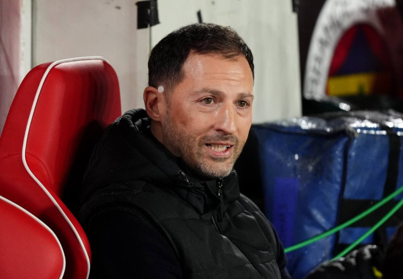 Voormalige bondscoach Domenico Tedesco opgenomen in het ziekenhuis met zware longontsteking