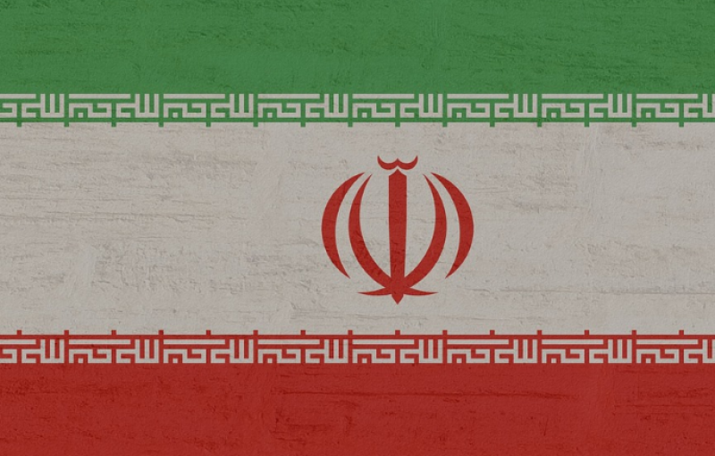 Iraanse Armitta (40) in Gistel wacht in spanning op nieuws over haar familie in Teheran: "Leeft mijn broer nog? Ik weet het niet"