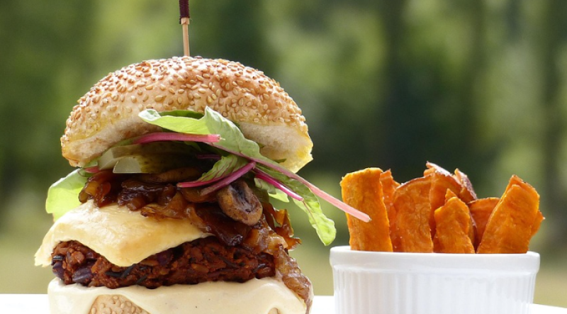 Veggieburger blijft toegestaan, maar vegetariërsteak is verboden in de EU