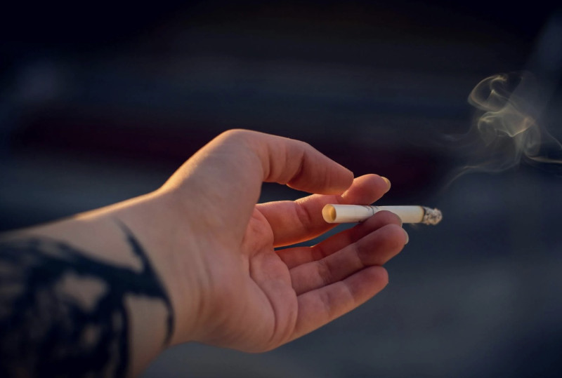 De stille comeback van de sigaret: waarom Gen Z plots weer rookt