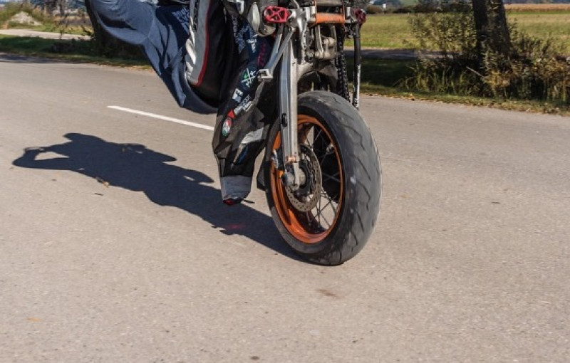 Motorrijders scheuren op één wiel over de Brusselse Ring: "Het was hallucinant om te zien"