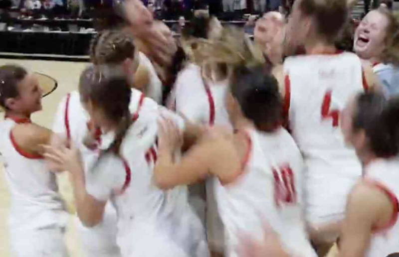 🎥 Zes punten in 14 seconden: waanzinnige comeback in het basketbal