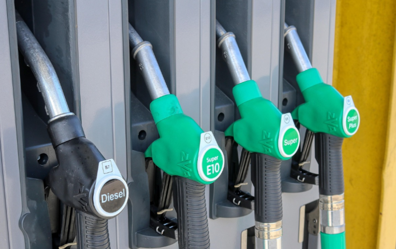 "Ik ben vanmorgen nog snel gaan tanken": één op twee Vlamingen bespaart op energie en drie op vier ongerust over terreuraanslagen door oorlog in Iran