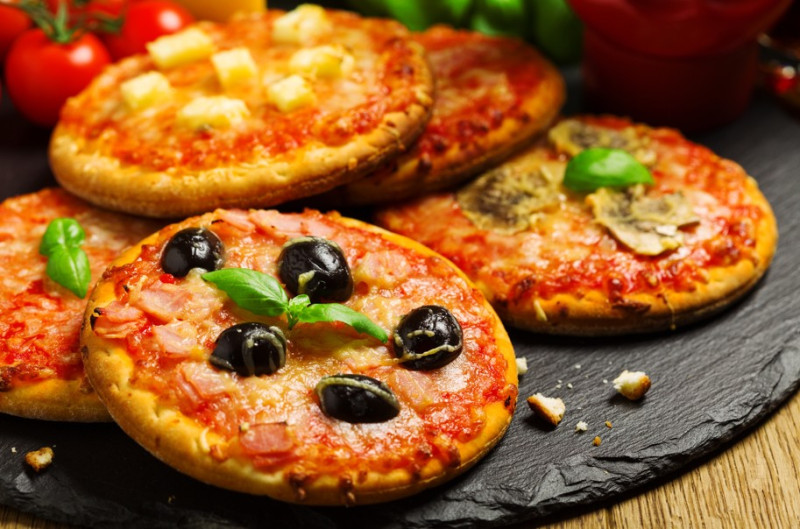 Gillian (27) gooit het over een andere boeg: minipizza's om te delen aan het Zuidpark in Antwerpen