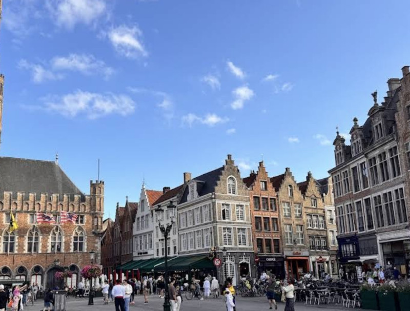 Veertig standhouders, honderden vrijwilligers: Brugge brengt mensen samen op jaarlijkse beurs