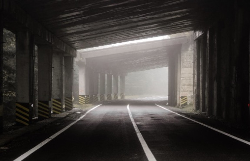 Code geel voor dikke mist in heel Vlaanderen: zichtbaarheid onder 100 meter