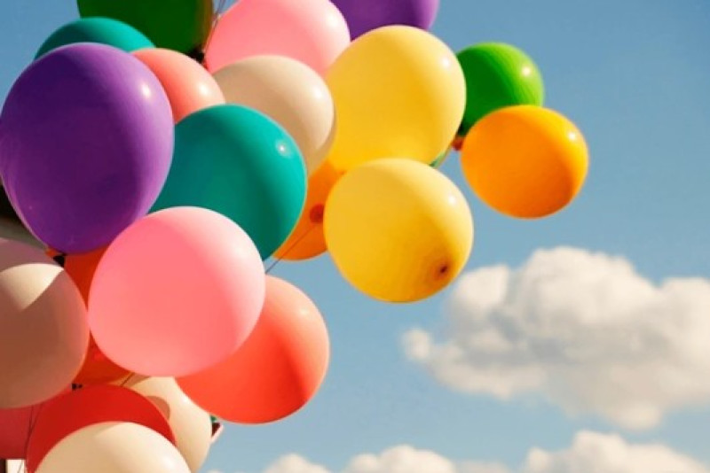 Wie een ballon vindt, krijgt een gratis kunstwerk: SASK laat West-Vlaanderen oplichten