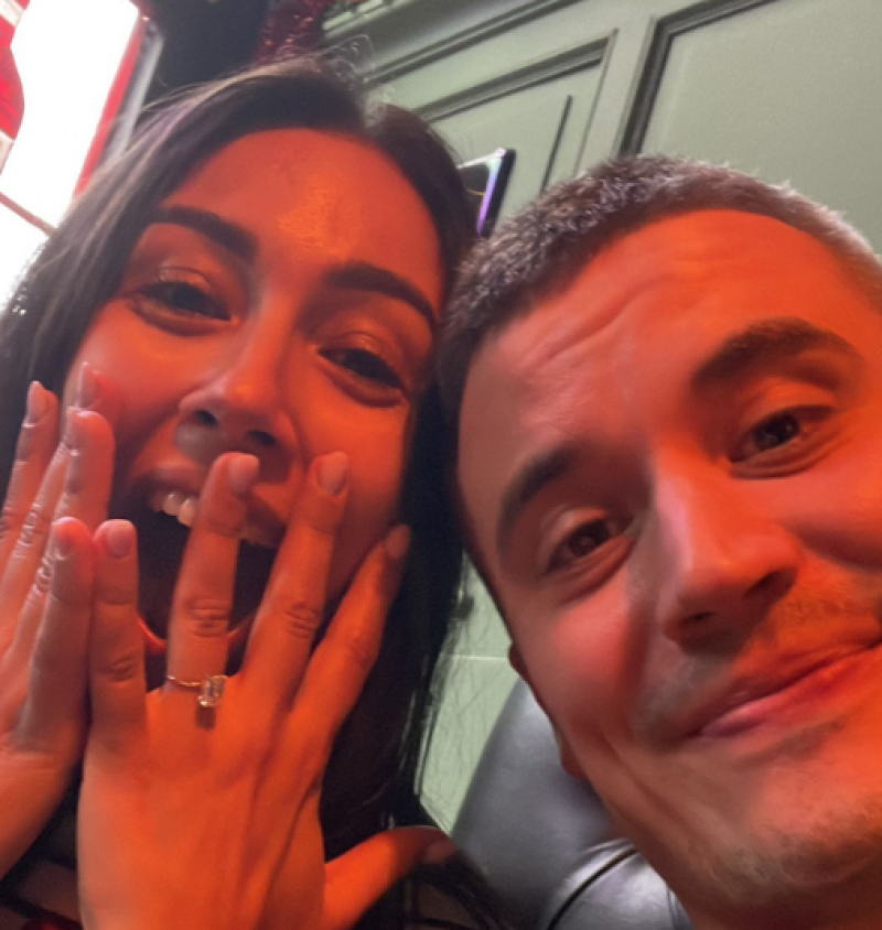 Een nieuwe mijlpaal in hun relatie: presentatrice Danira Boukhriss Terkessidis en acteur Ward Kerremans hebben fantastisch nieuws te melden