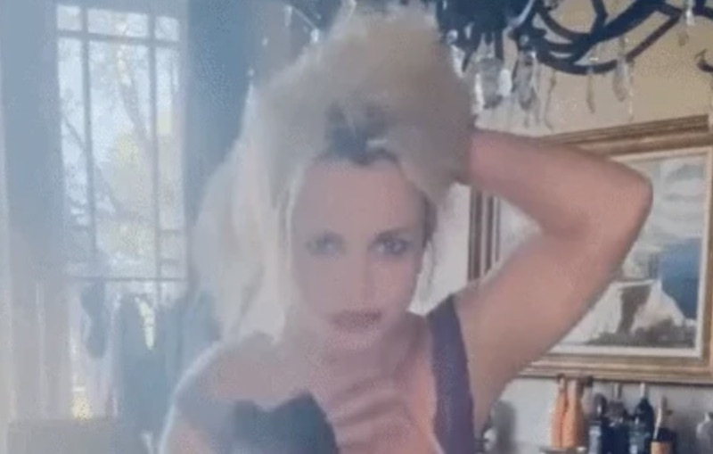 Oeps: Britney Spears maakte een tepelschuiver