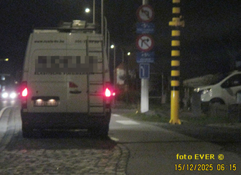 De saga van de verkeershinder voor de omwonenden ter hoogte van krantenwinkel De Nieuwsbron aan de Aalterbaan 157 te Maldegem is nog lang niet voorbij en blijft onverminderd doorgaan