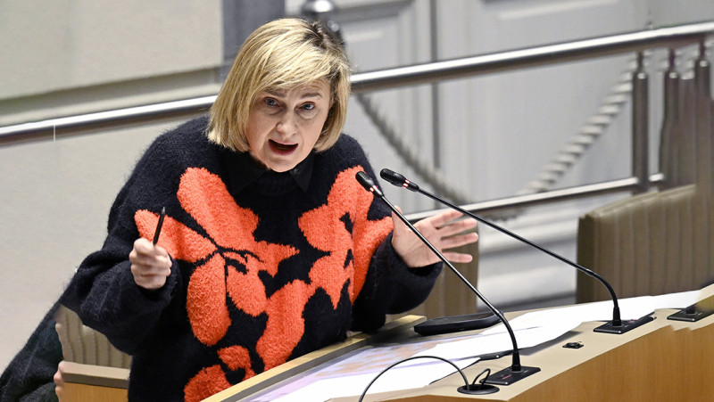 Minister Crevits fluit Edegem terug