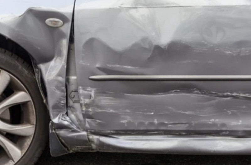 Boete voor schade aan auto na burenruzie