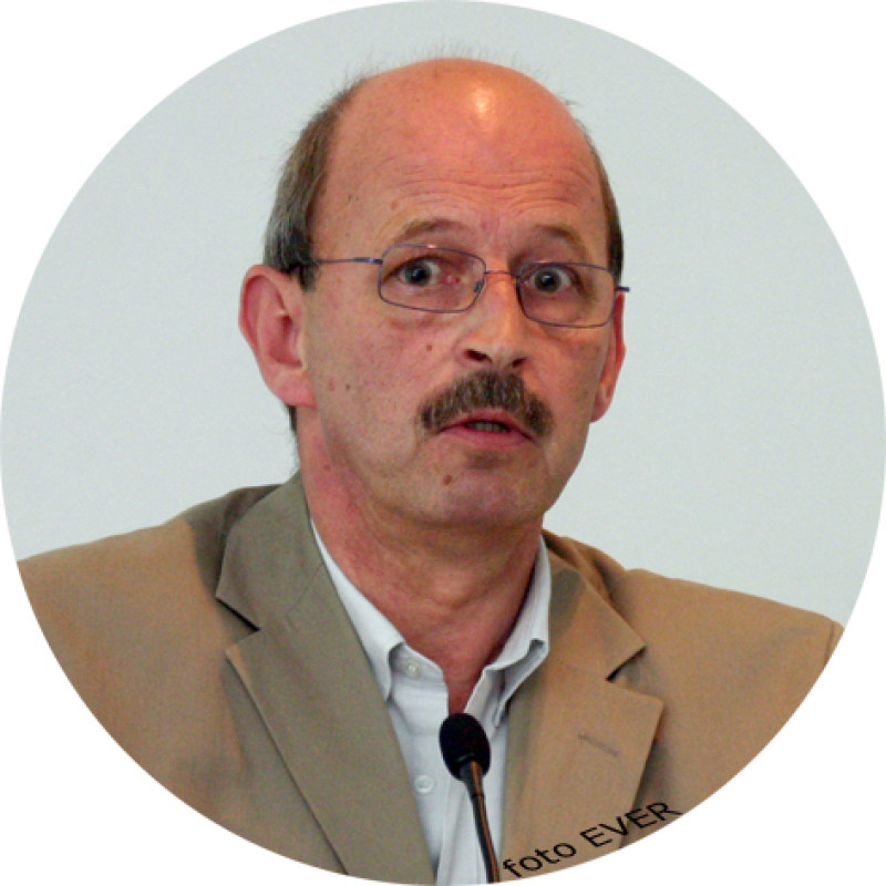 Alhoewel er reeds in 1982 een “ code van journalistieke beginselen ” werd aangenomen door de Algemene Vereniging van Beroepsjournalisten (AVBB), de Belgische Vereniging van Dagbladuitgevers (