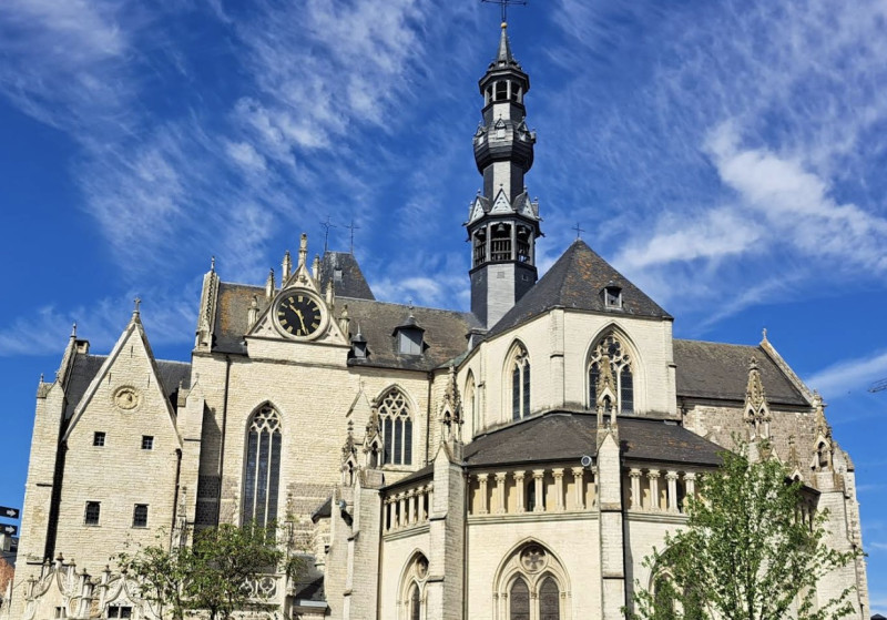 Ben Weyts trekt 170.000 euro uit voor dak van UNESCO-kerk in Zoutleeuw