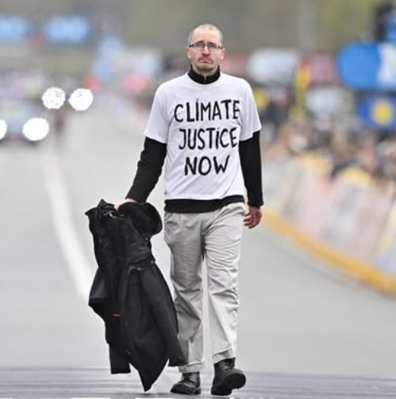 Ronde van Brugge opgeschrikt door zware valpartij dankzij stunt van beruchte klimaatactivist