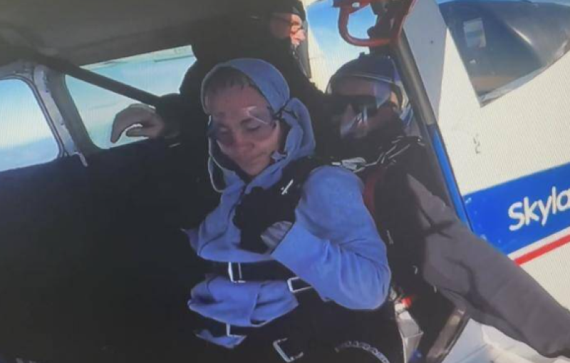 🎥 Huiveringwekkende beelden tonen laatste seconden van skydiver