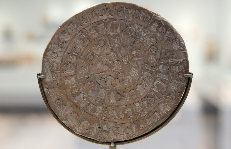 ’s Werelds grootste mysteries: de Phaistos-schijf — geraak daar maar eens wijs uit!