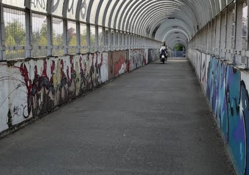 Vrouw glijdt uit op bevroren Tivolibrug in Leuven en breekt tand