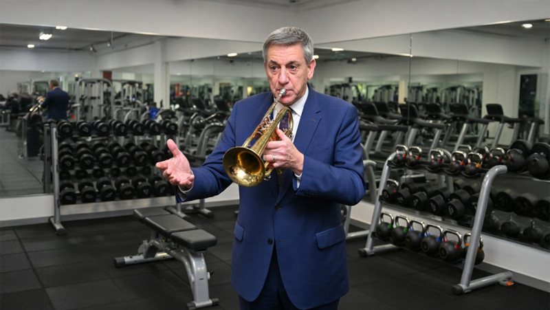 FOD Financiën krijgt fitnesszaal: van trompet naar loopband, op kosten van de belastingbetaler