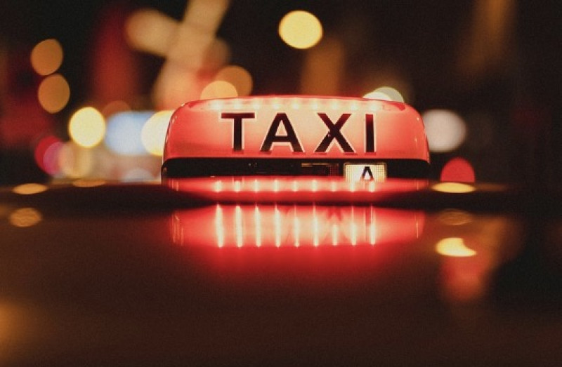 Brusselse taxi-app gaat concurrentie aan met Uber: eerlijkere prijzen voor chauffeurs