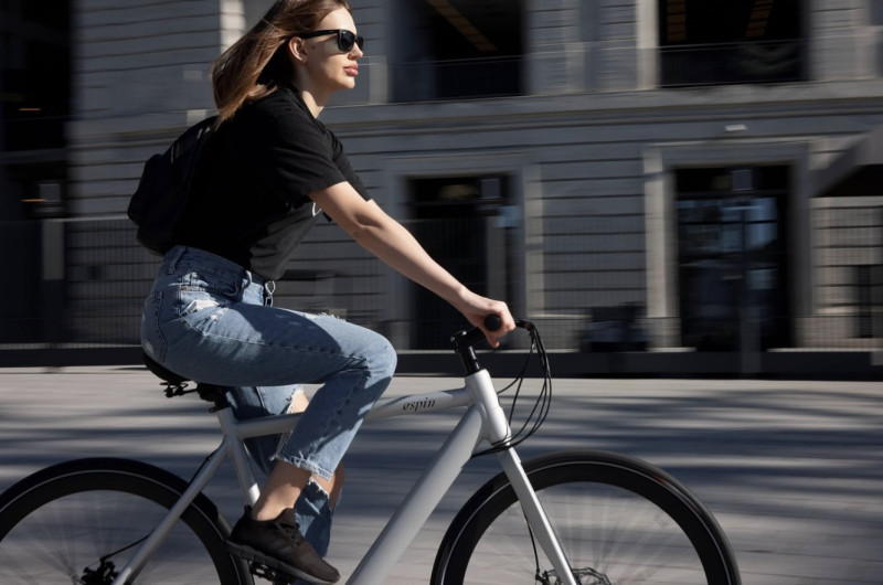 Dott vernieuwt Brusselse vloot: 6.500 nieuwe deelfietsen en steps voor de hoofdstad