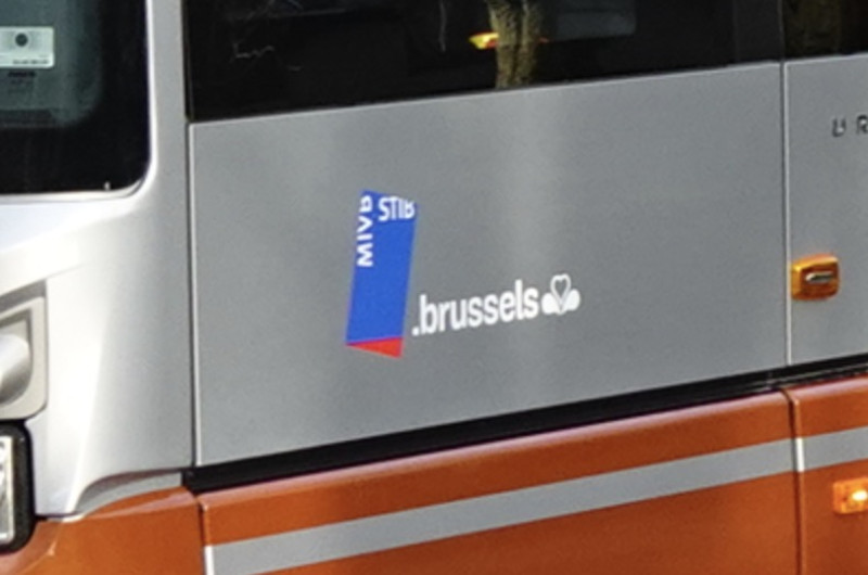 Drie gewonden bij busaanrijding aan Troon in Brussel