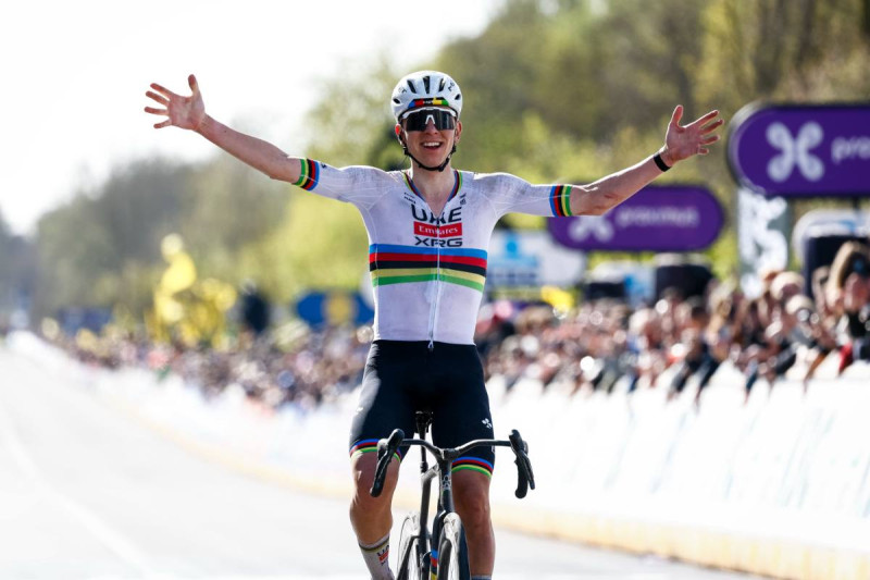 🎥 Ronde van Vlaanderen stelt niet teleur, al is Tadej Pocagar simpelweg niet te stoppen