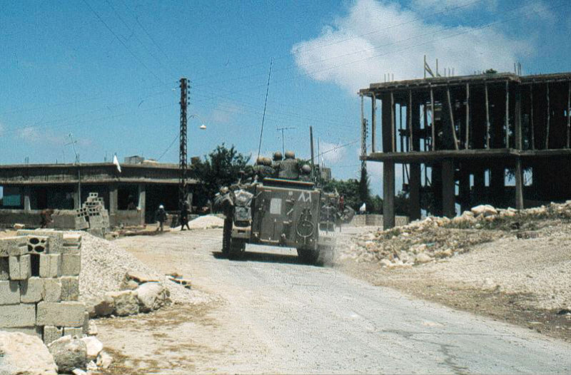 Oorlog Midden-Oosten: 'Schaal van Israëlische aanvallen op Beiroet doet denken aan 1982'