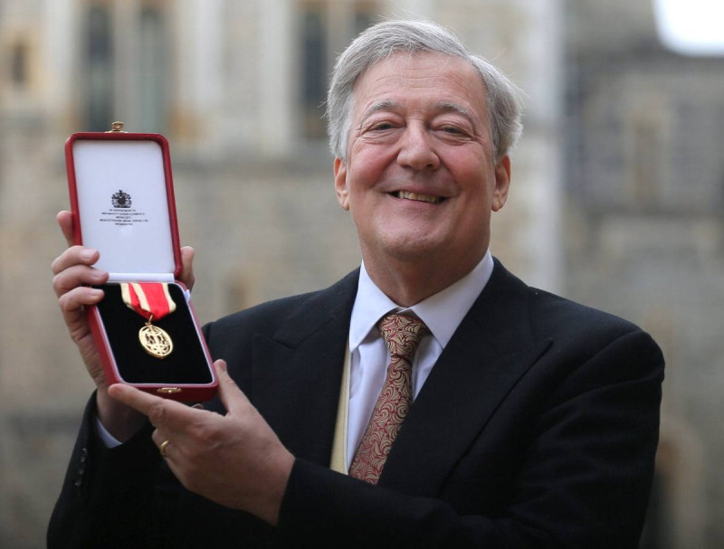 Britse presentator Stephen Fry openhartig over bipolaire stoornis en poging tot zelfdoding