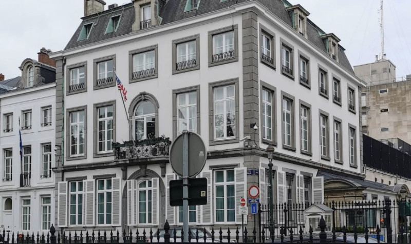 Twee agenten lichtgewond na incident aan Amerikaanse ambassade in Brussel