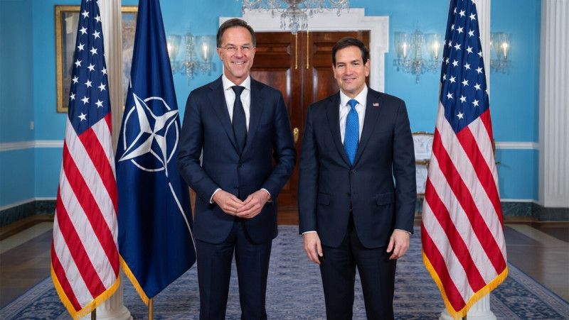 Rutte sust, Trump foetert: NAVO herleid tot babysitdienst