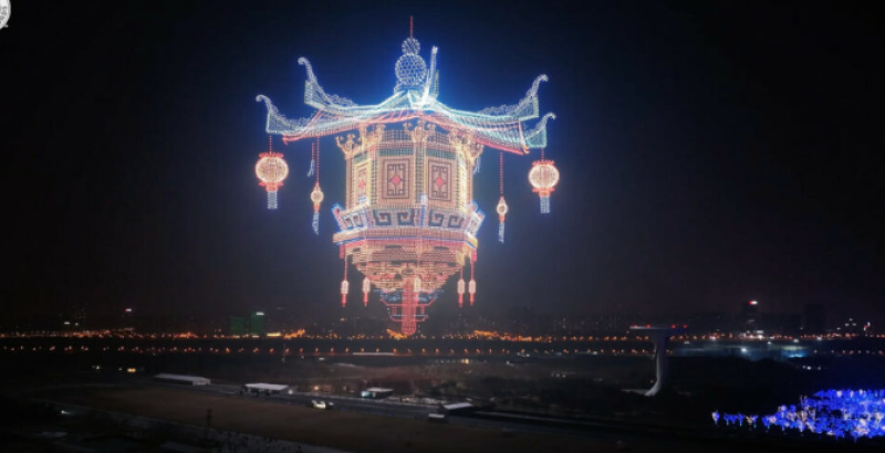 🎥 22580 drones vestigen een nieuw wereldrecord met een verbluffende lichtshow