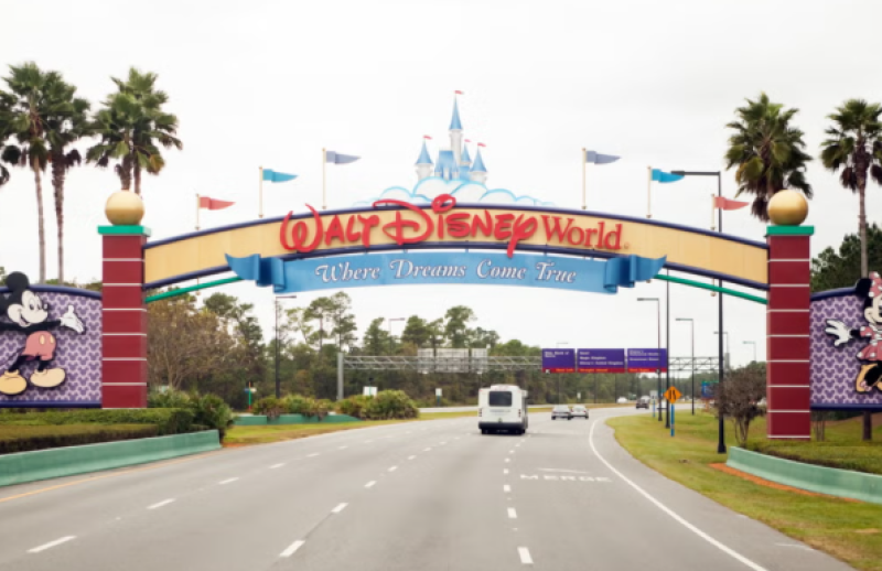 📸 Disney zegt weer “dames en heren” in plaats van genderneutrale begroeting