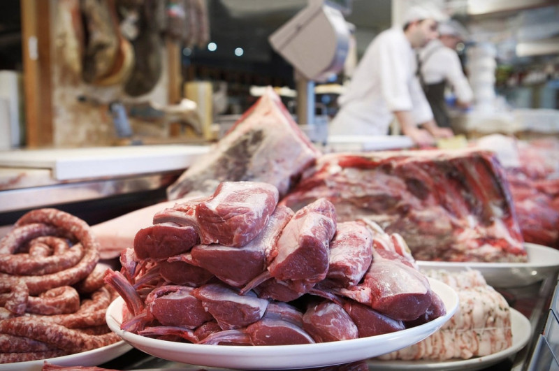 Plots moeten we minder vlees eten: advies of stille dwang?