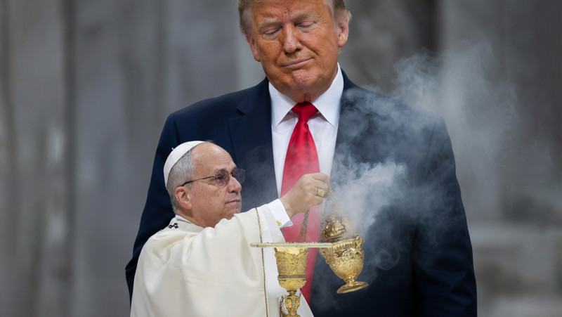 Trump: “De paus zit alleen maar in het Vaticaan dankzij mij”
