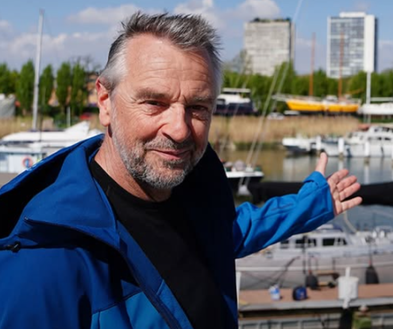 Tom Waes trekt alweer op avontuur in een nieuw programma 'Zeilen Waes'