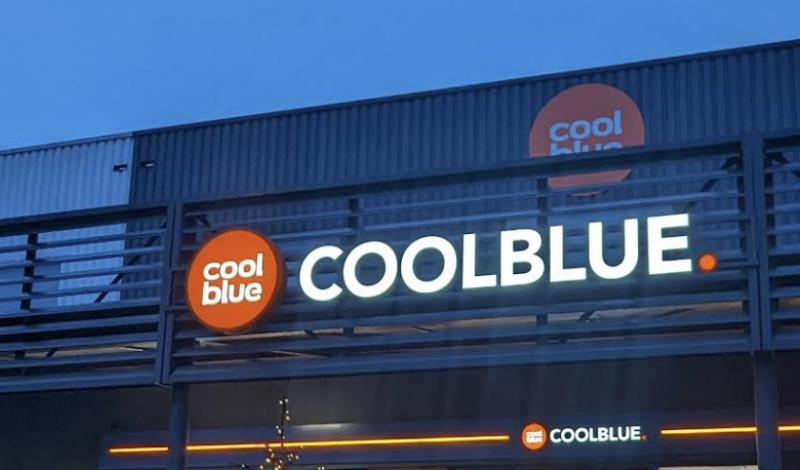 Snelkraak bij Coolblue in Olen: daders gooien putdeksel door raam