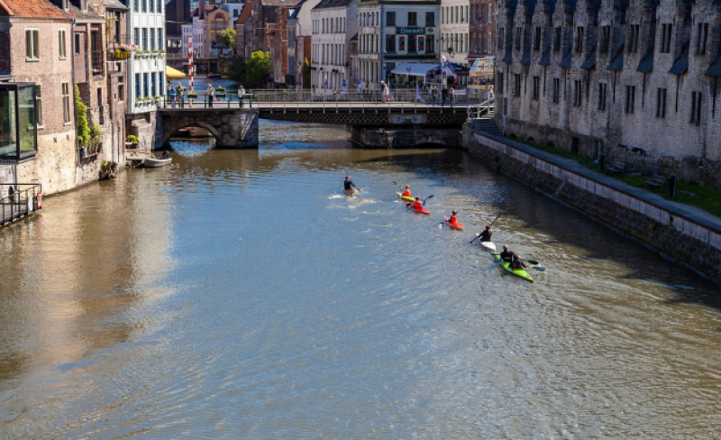 Lichtjesfestijn op het water in Gent