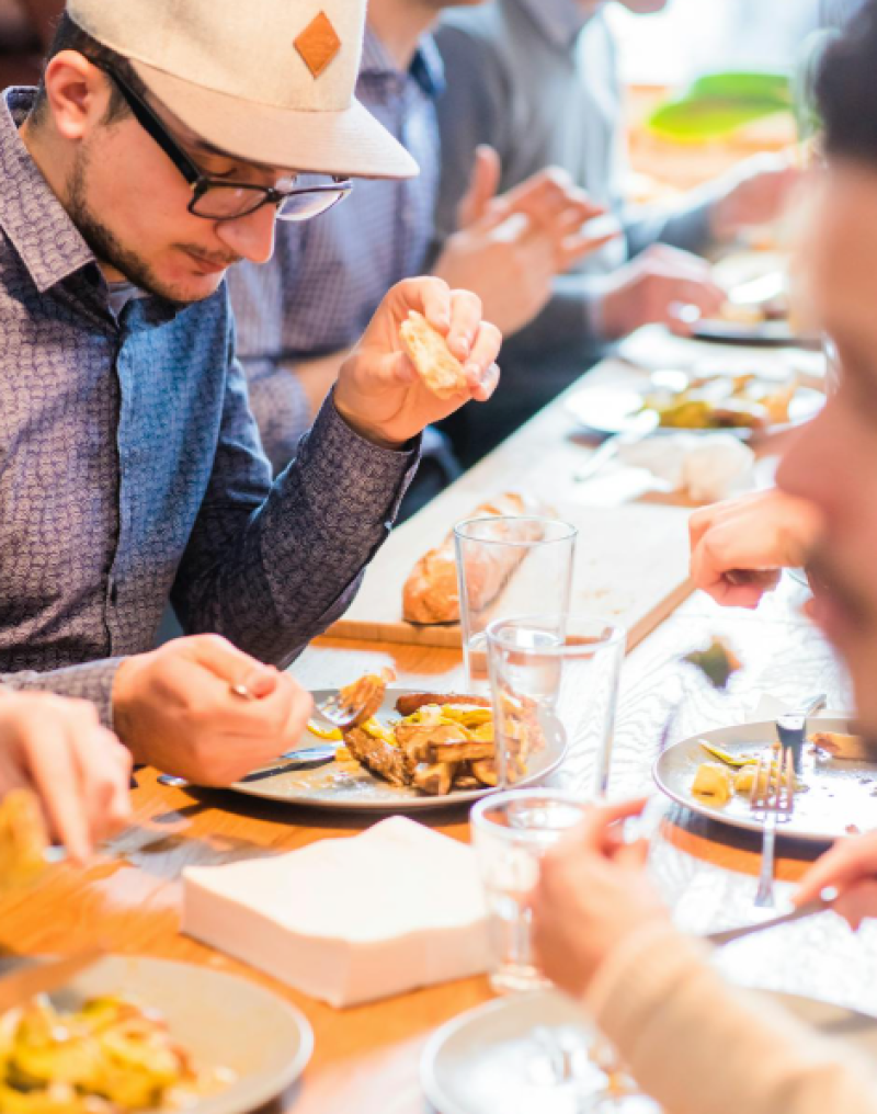 Er is geen geld? Vlaanderen betaalt ruim 10.000 euro voor lunch lanceringsevent Afrika Studie!