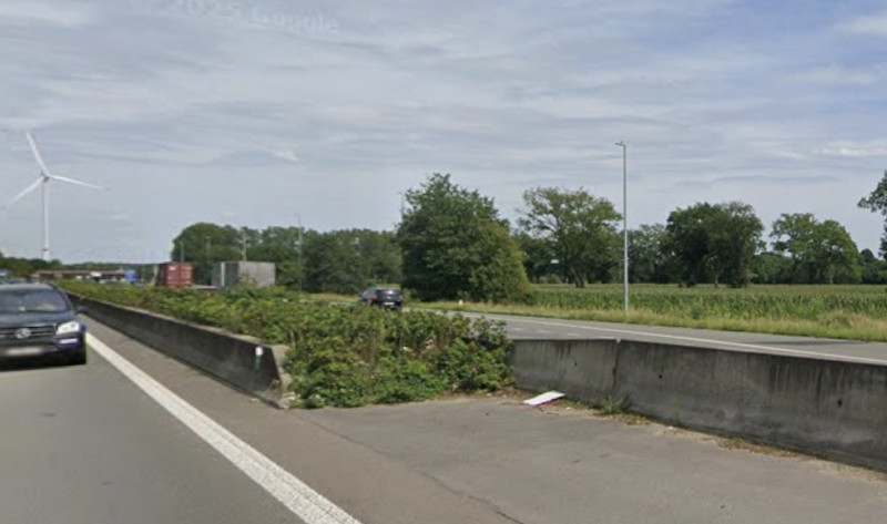 Vrachtwagen belandt in middenberm op E34 bij Retie: urenlange hinder richting Nederland