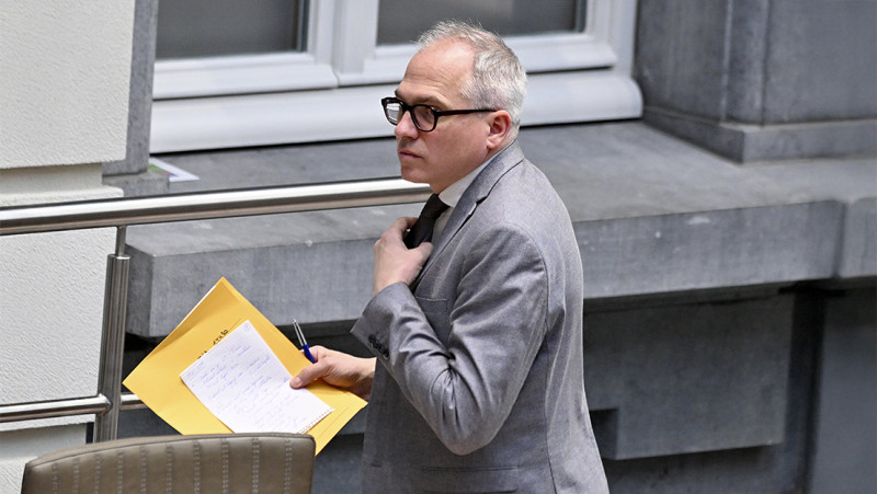 Regering “redt” drinkwater, begroting én energie… met ducttape en uitstel