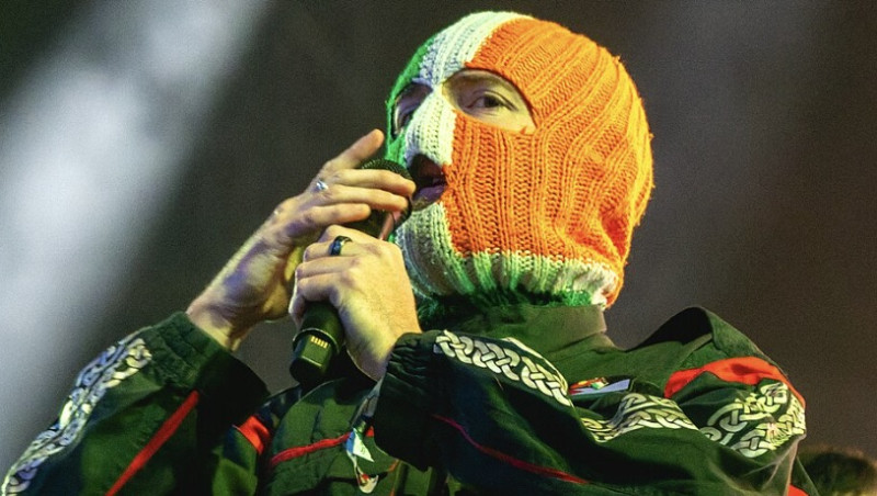 Kneecap bestormt Vorst Nationaal: Belfast's meest rebelse raptrio komt naar Brussel